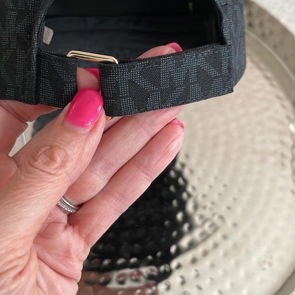 NWT🖤🖤Michael Kors 🖤🖤Black Baseball Hat 🧢 MK - Picture 8 of 10